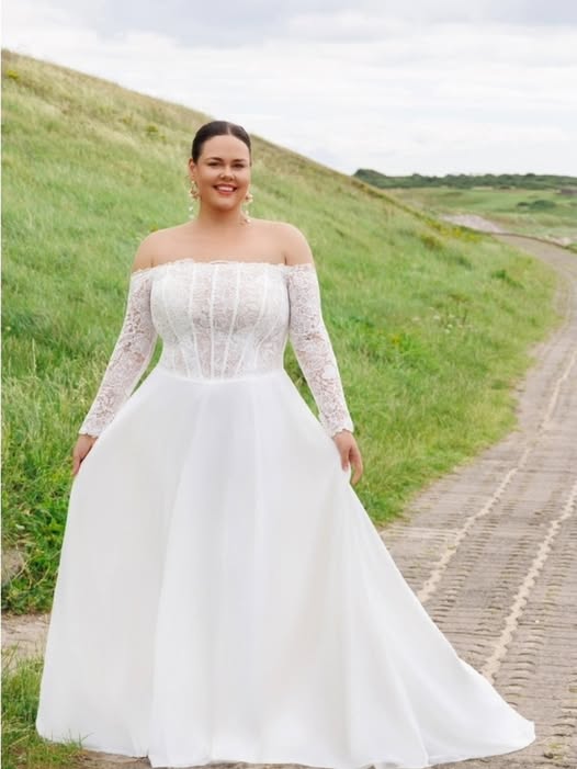 Brudekjole med lange blonde ærmer