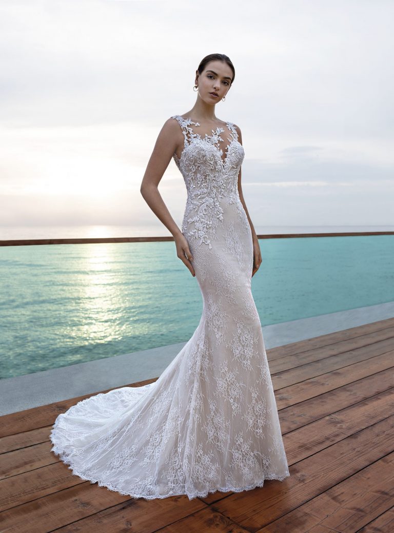 Havfrue brudekjole ed blonder og slæb