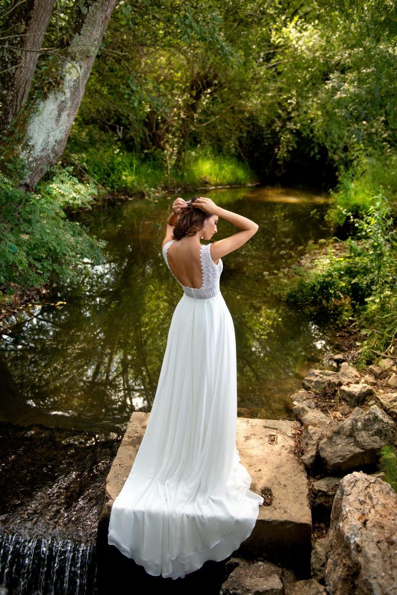 Boho brudekjole med blonder åbent ryg