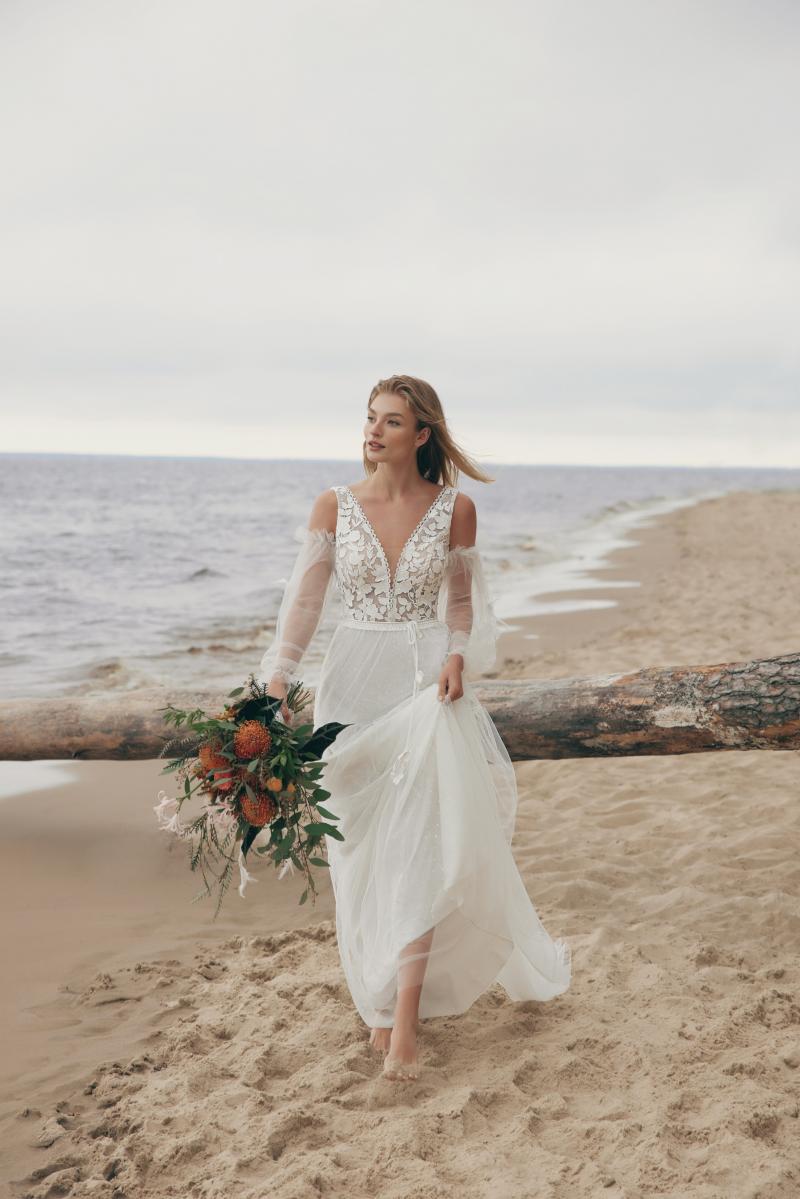 Boho brudekjole med aftagelige ærmer og blonder